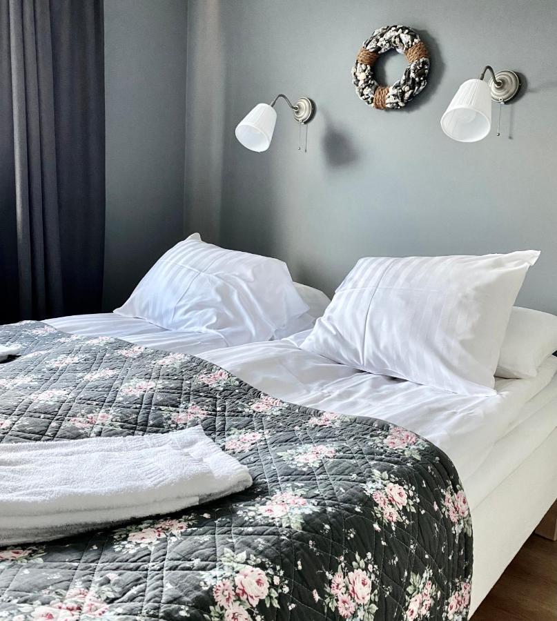 Kaptenshuset Hotell 奇维克 外观 照片